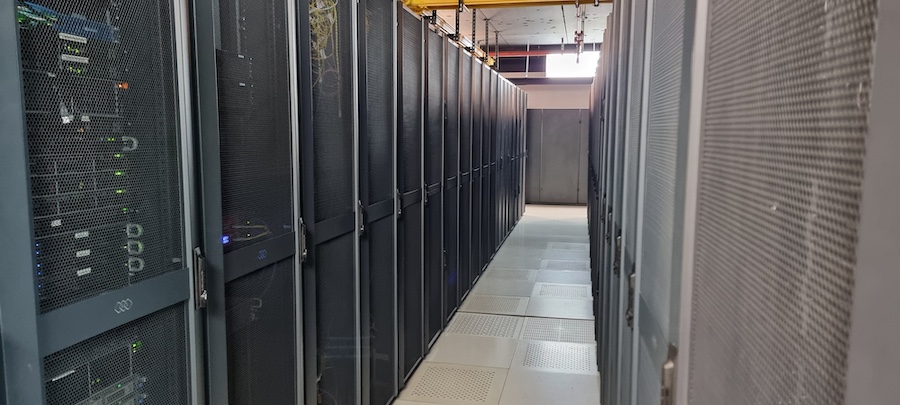 Pasillo servidores de Papper Fly